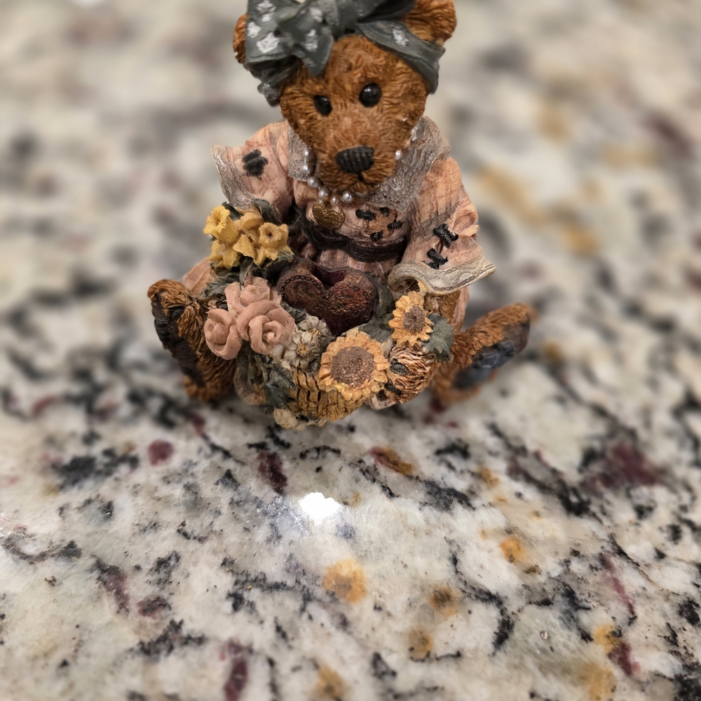 Decorative BOYDS BEARS AND FRIENDSFigurine with Flowers